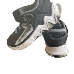 Nike Giannis Immortality 2 shoe size 2Y
